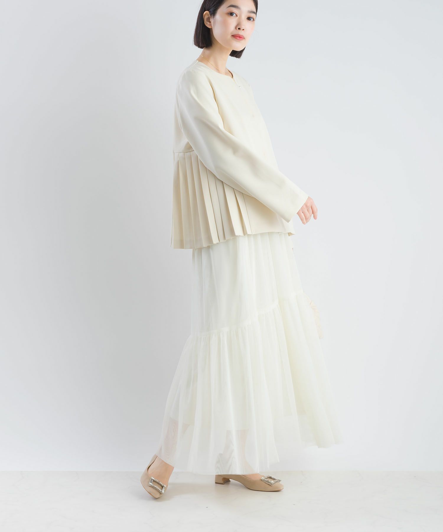 model：H162　着用サイズ：M　オフホワイト　同シリーズのジャケットとセットアップ