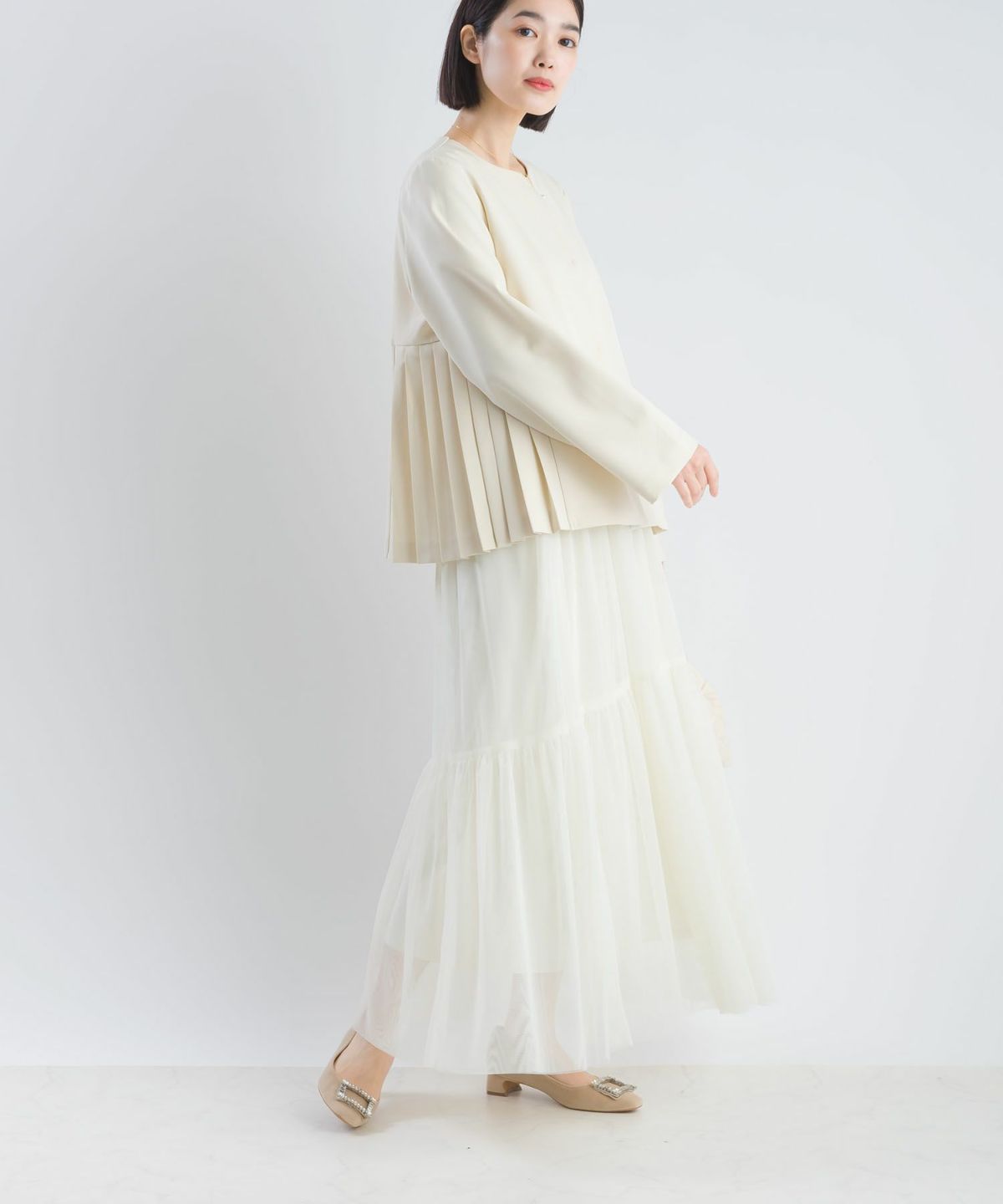 model：H162　着用サイズ：M　オフホワイト　同シリーズのジャケットとセットアップ