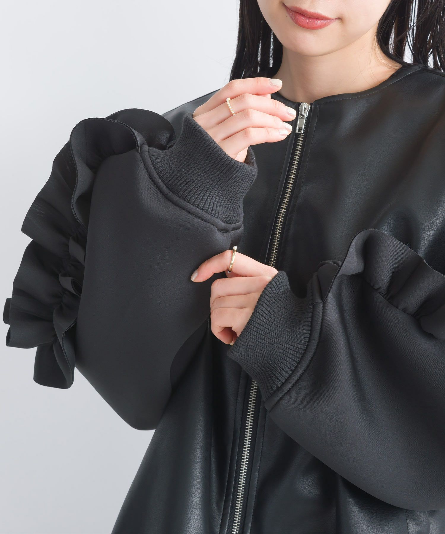 WEB限定】フェイクレザー×ダンボールニット フリルスリーブ ブルゾン 