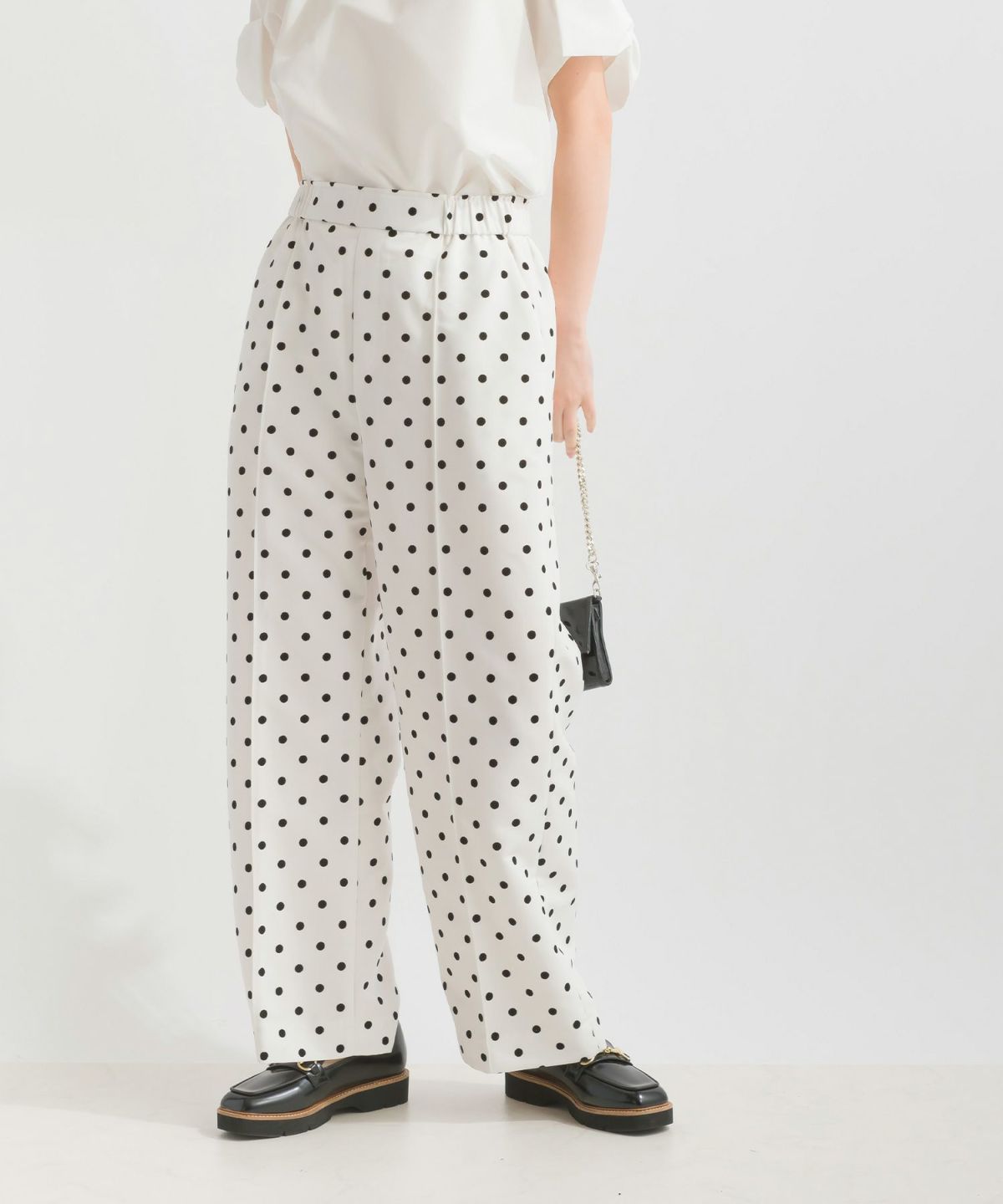 model：H162　着用サイズ：M　オフホワイト