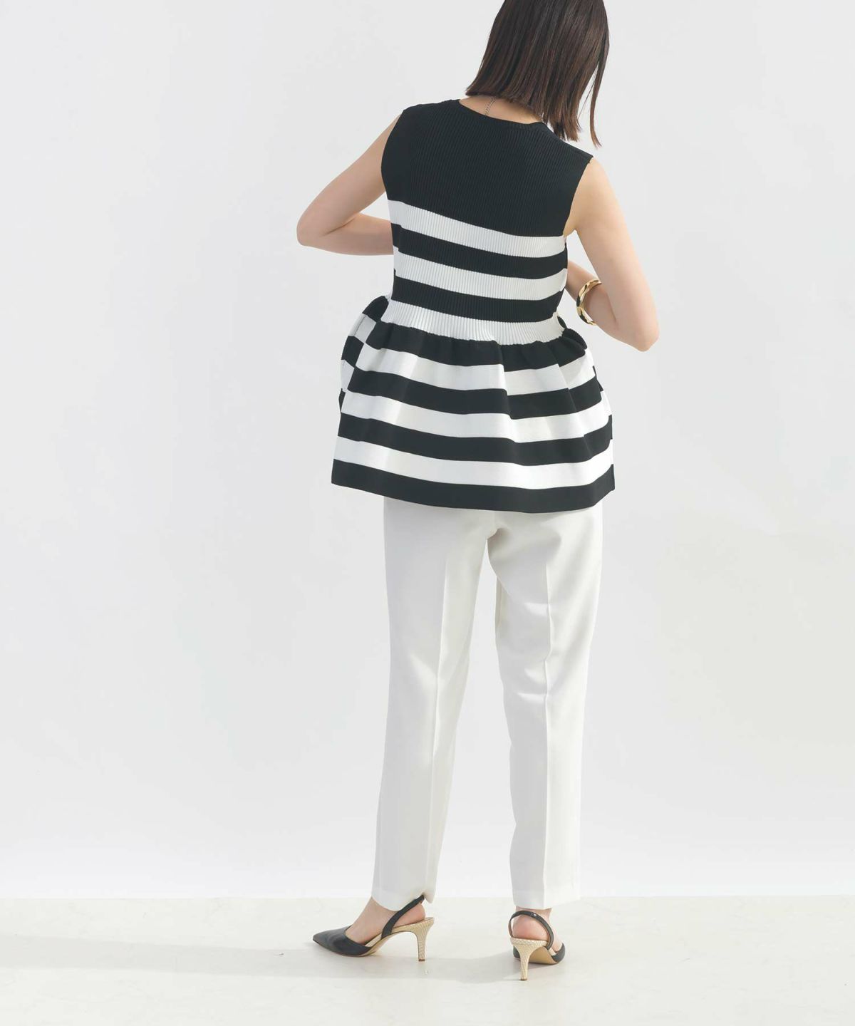 model：H162　着用サイズ：M　オフホワイト