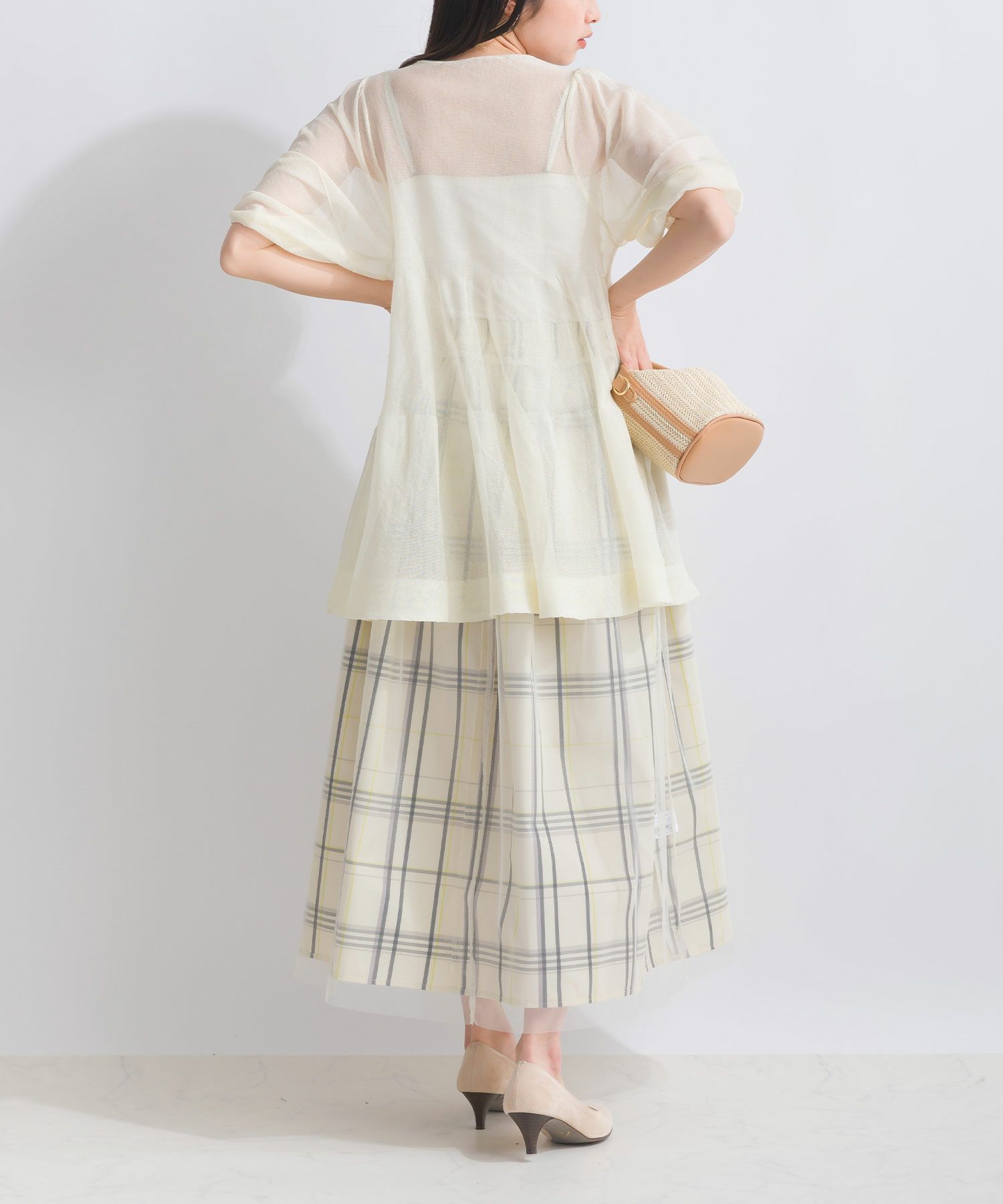model：157cm　着用サイズ：M　オフホワイト