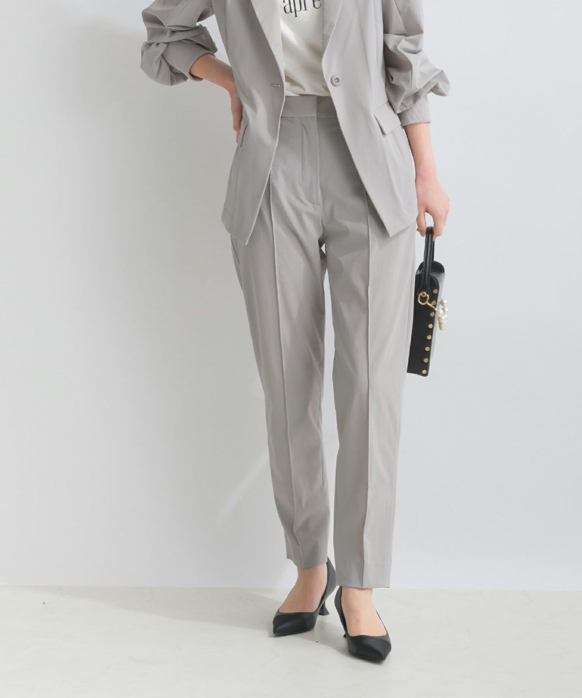 model：H162　着用サイズ：M　グレイッシュベージュ