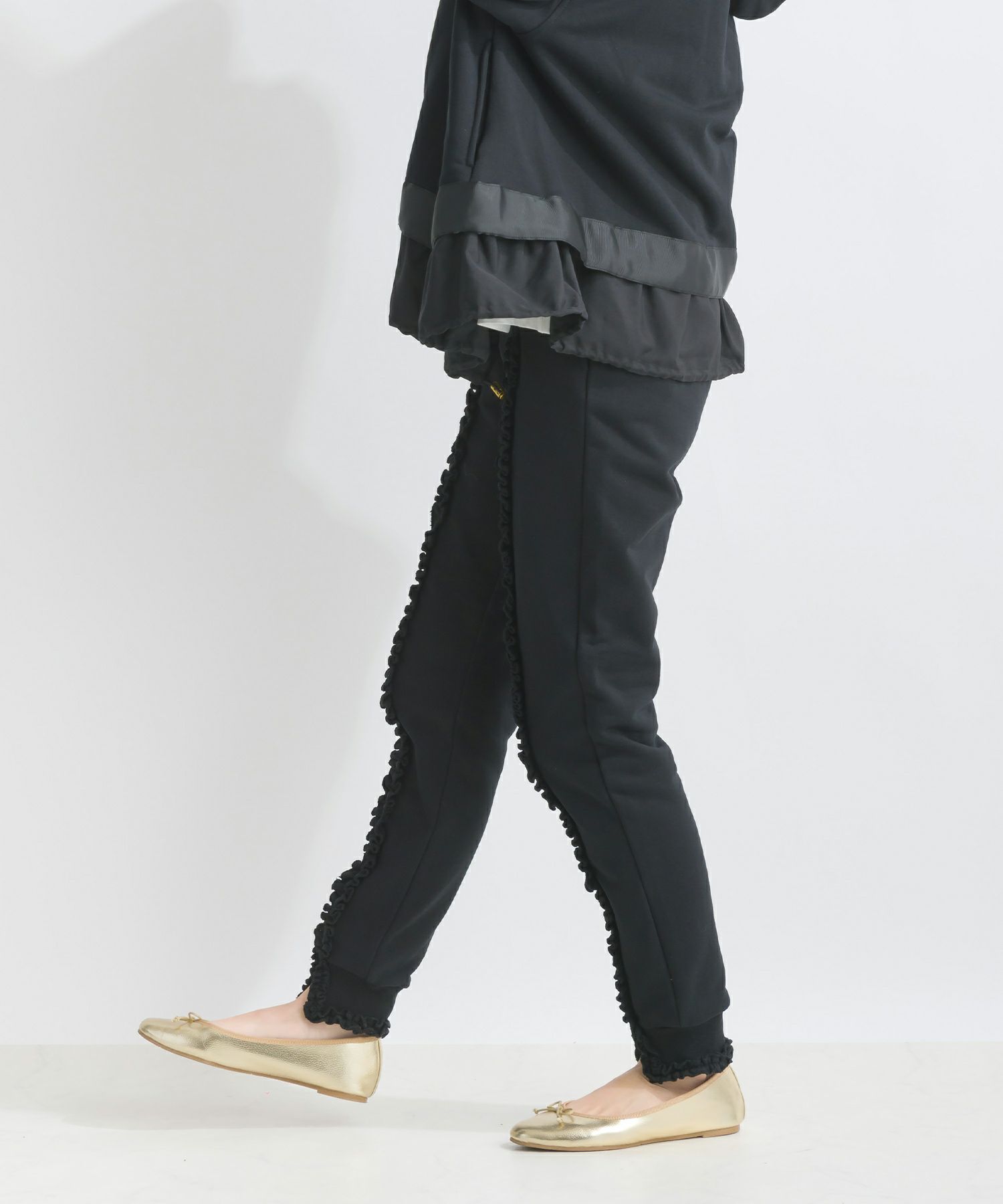 セットアップ可能】フリルスリットコットンパンツ | PICCIN (ピッチン