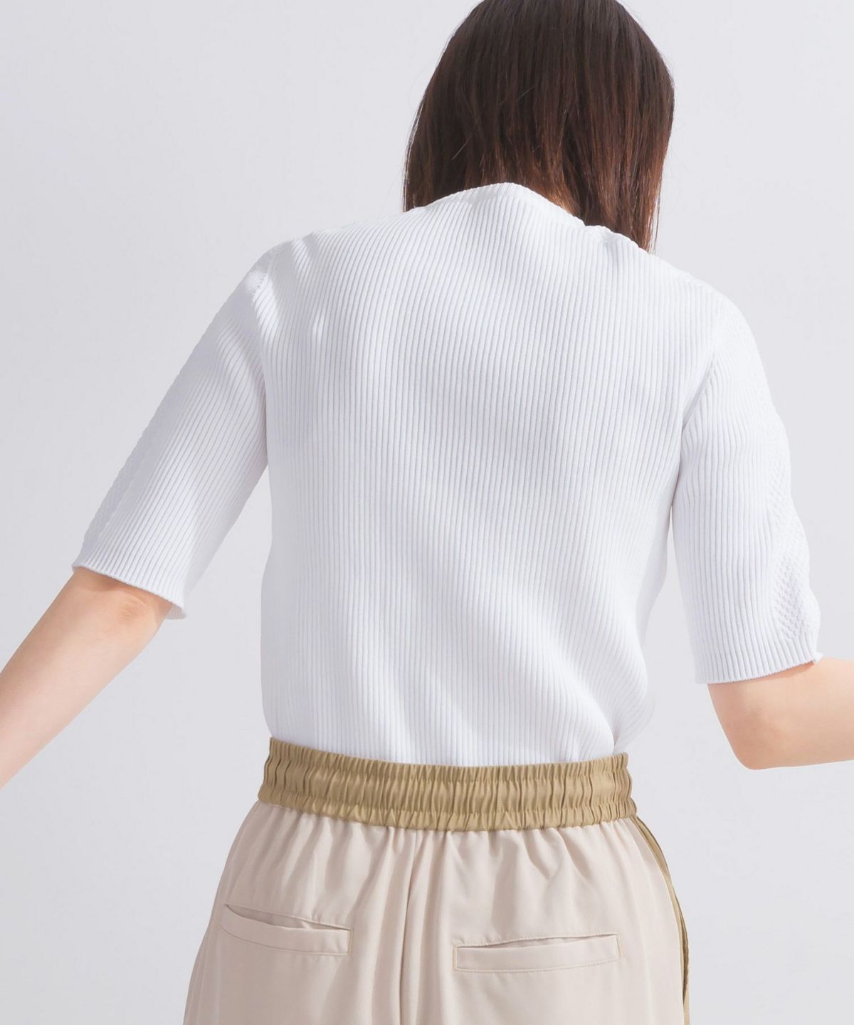 model：H162　着用サイズ：M　オフホワイト