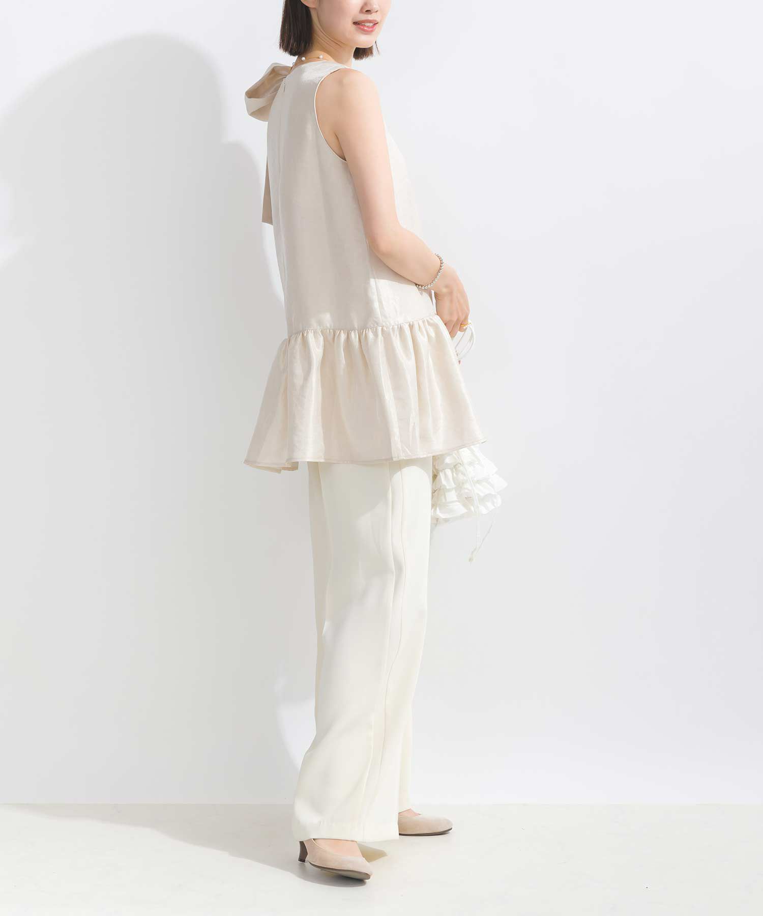 model：H162　着用サイズ：M　ベージュ