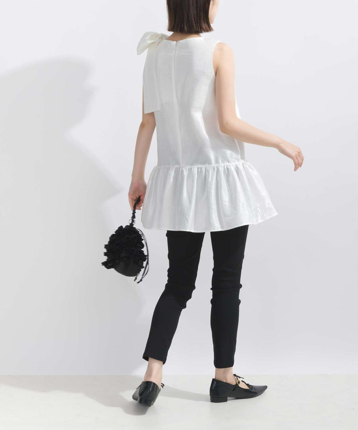 model：H162　着用サイズ：M　オフホワイト