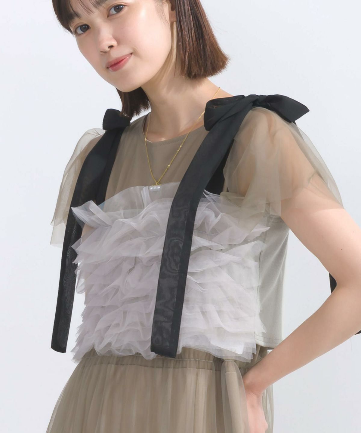 model：162cm　着用サイズ：M　グレイッシュベージュ