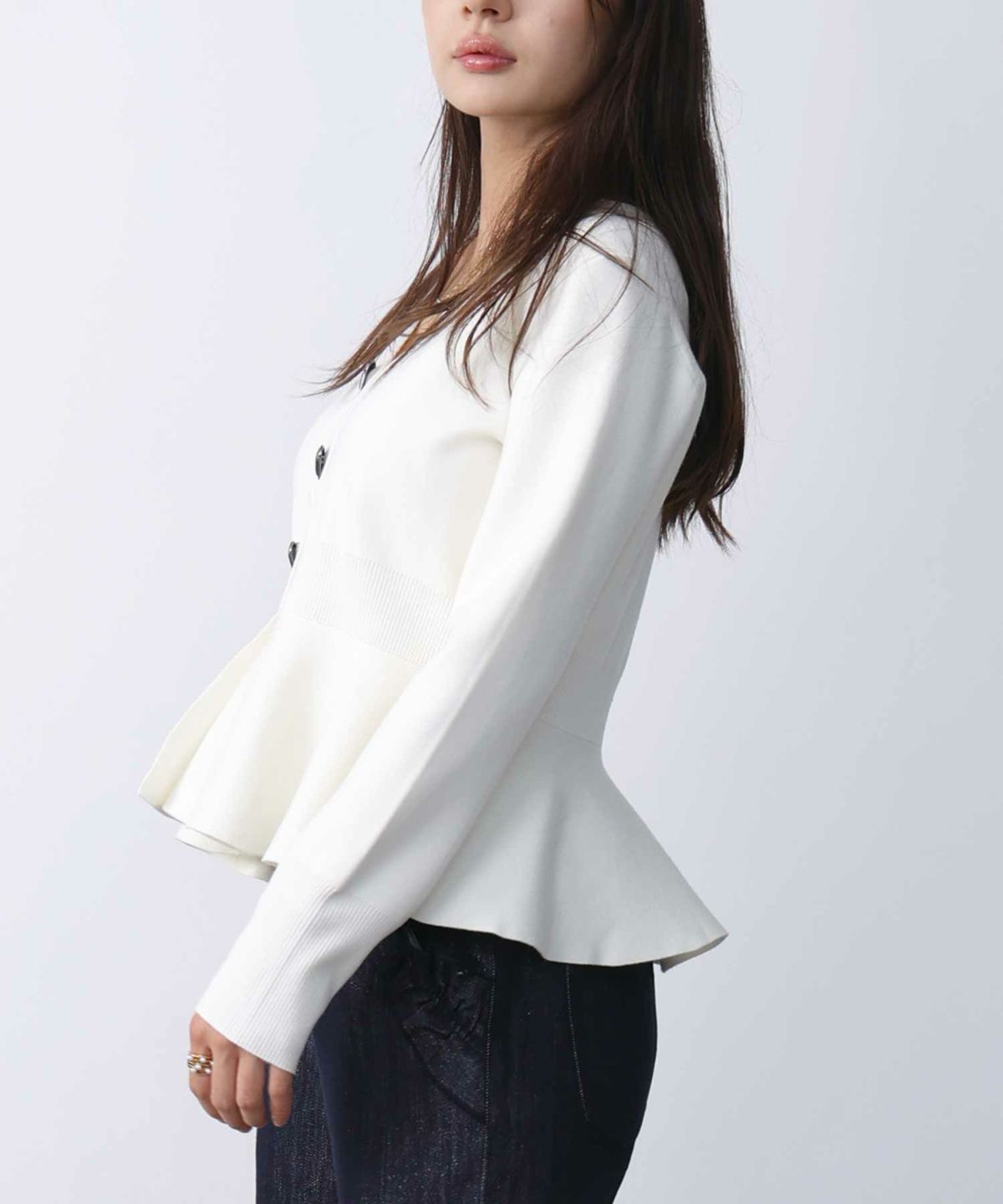 model：H160　着用サイズ：M　オフホワイト