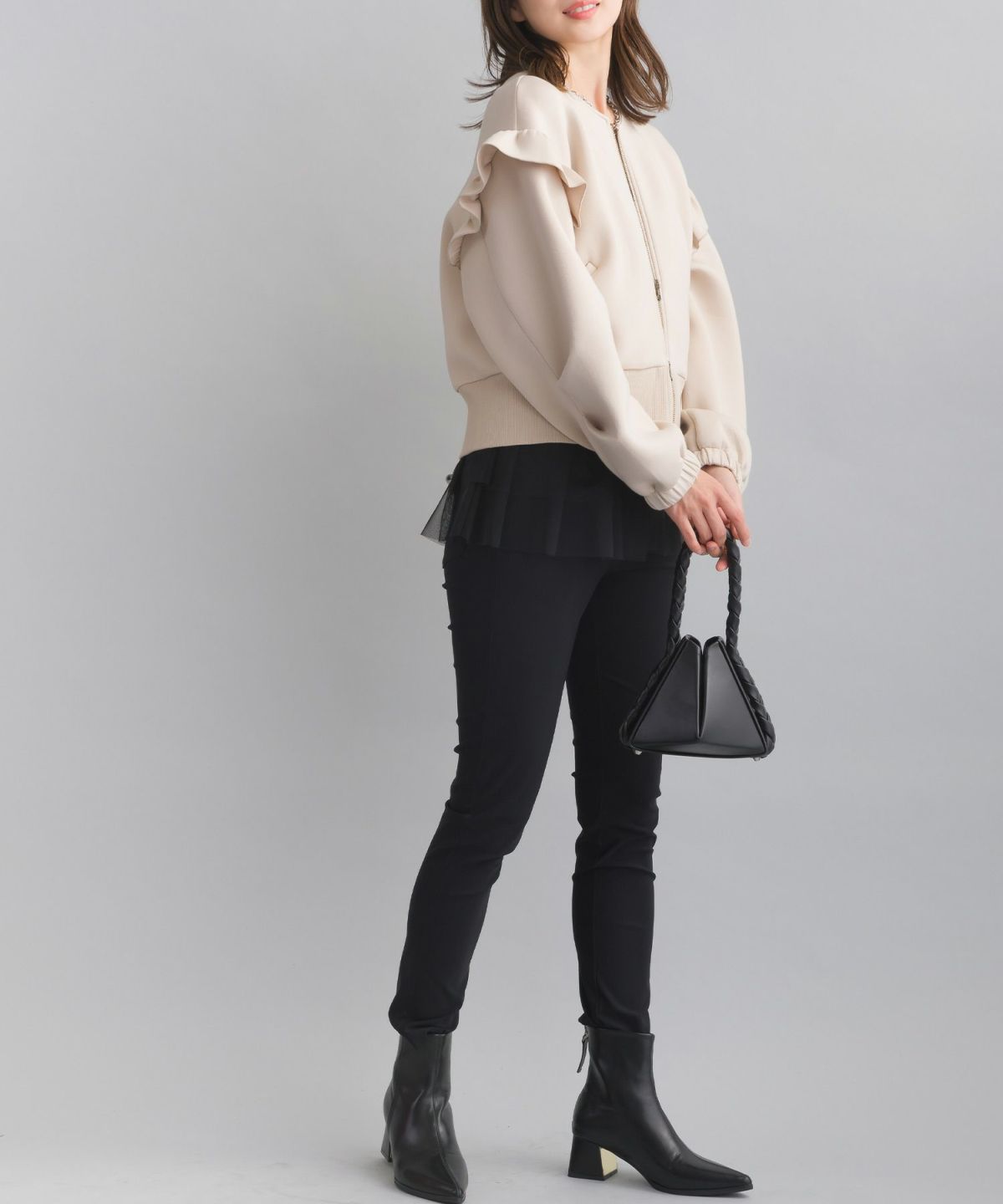 model：H167　着用サイズ：M　ベージュ