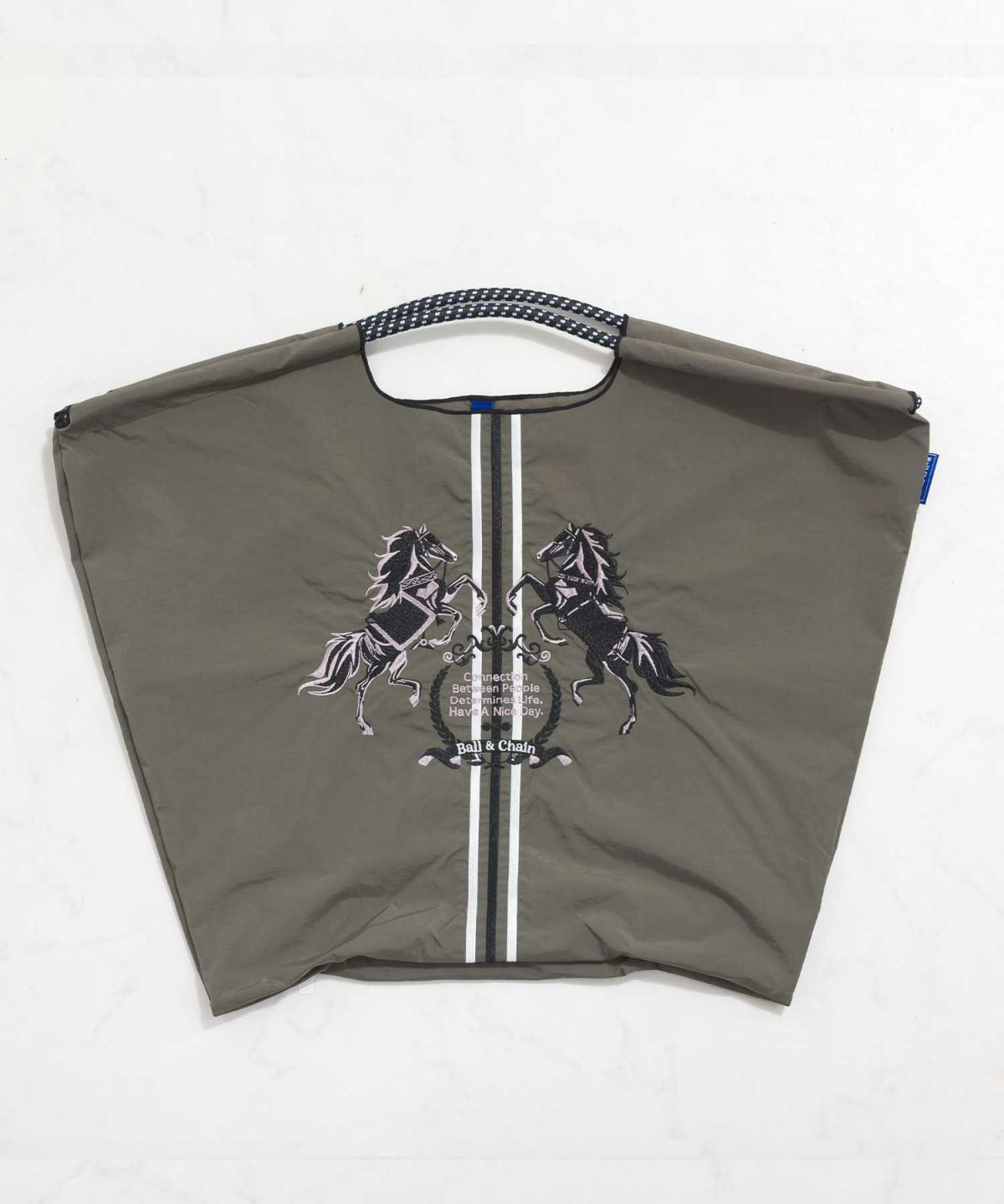 チャコールグレー