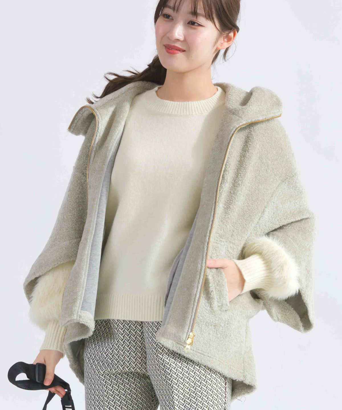 model：H165　着用サイズ：M　グレイッシュベージュ