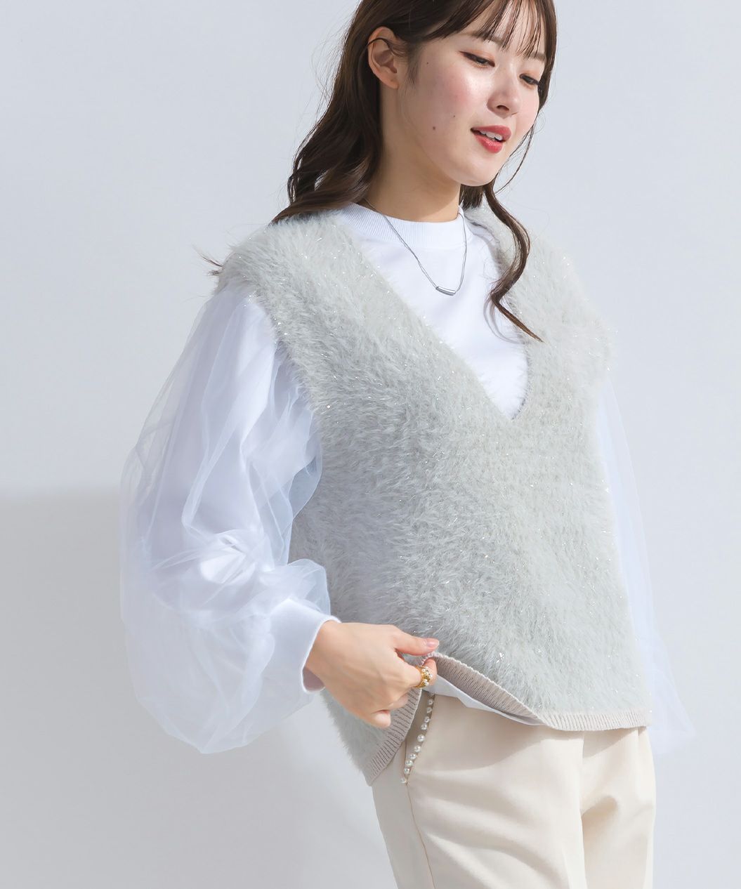 model：H165　着用サイズ：M　グレイッシュベージュ