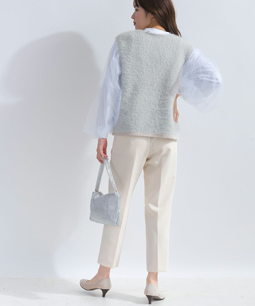 model：H165　着用サイズ：M　グレイッシュベージュ