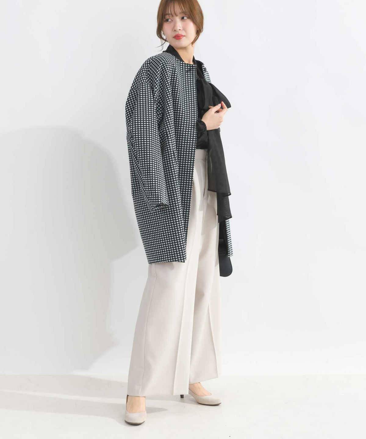 model：H165　着用サイズ：M　グレイッシュベージュ