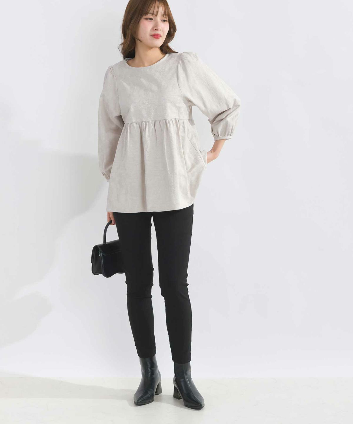 model：H165　着用サイズ：M　グレイッシュベージュ