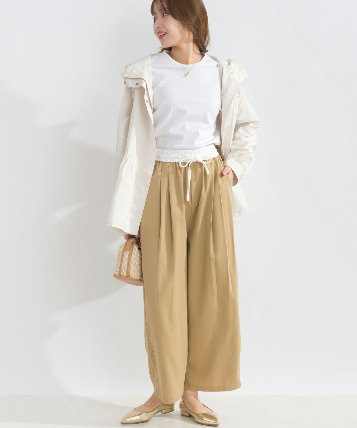 model：H165　着用サイズ：M　ベージュ