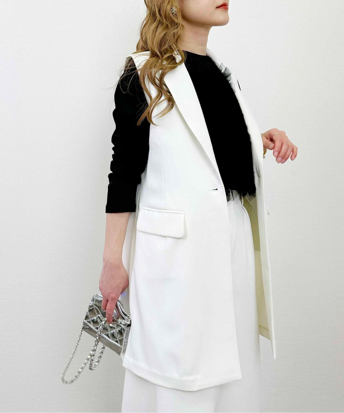 model：H164　着用サイズ：M　オフホワイト