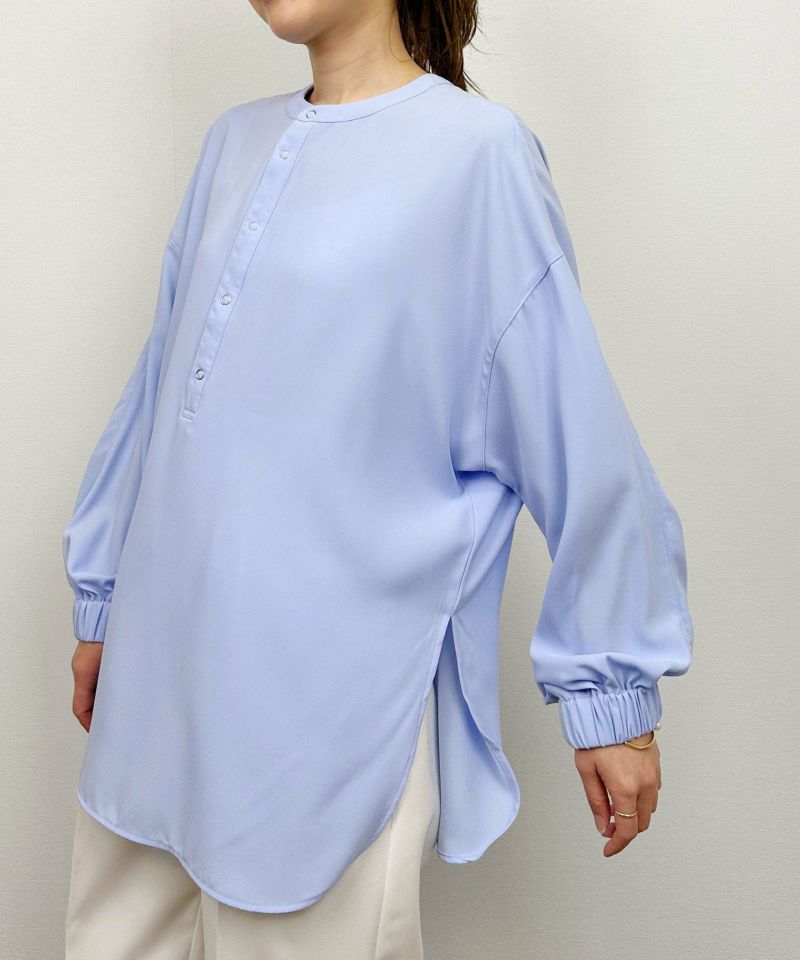 model：H164　着用サイズ：M　サックスブルー（ボタン前）