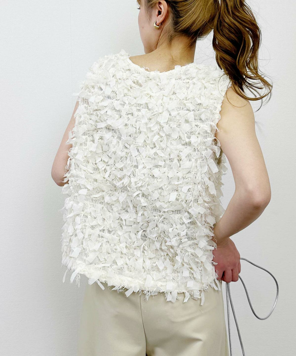 model：H164　着用サイズ：M　アイボリー