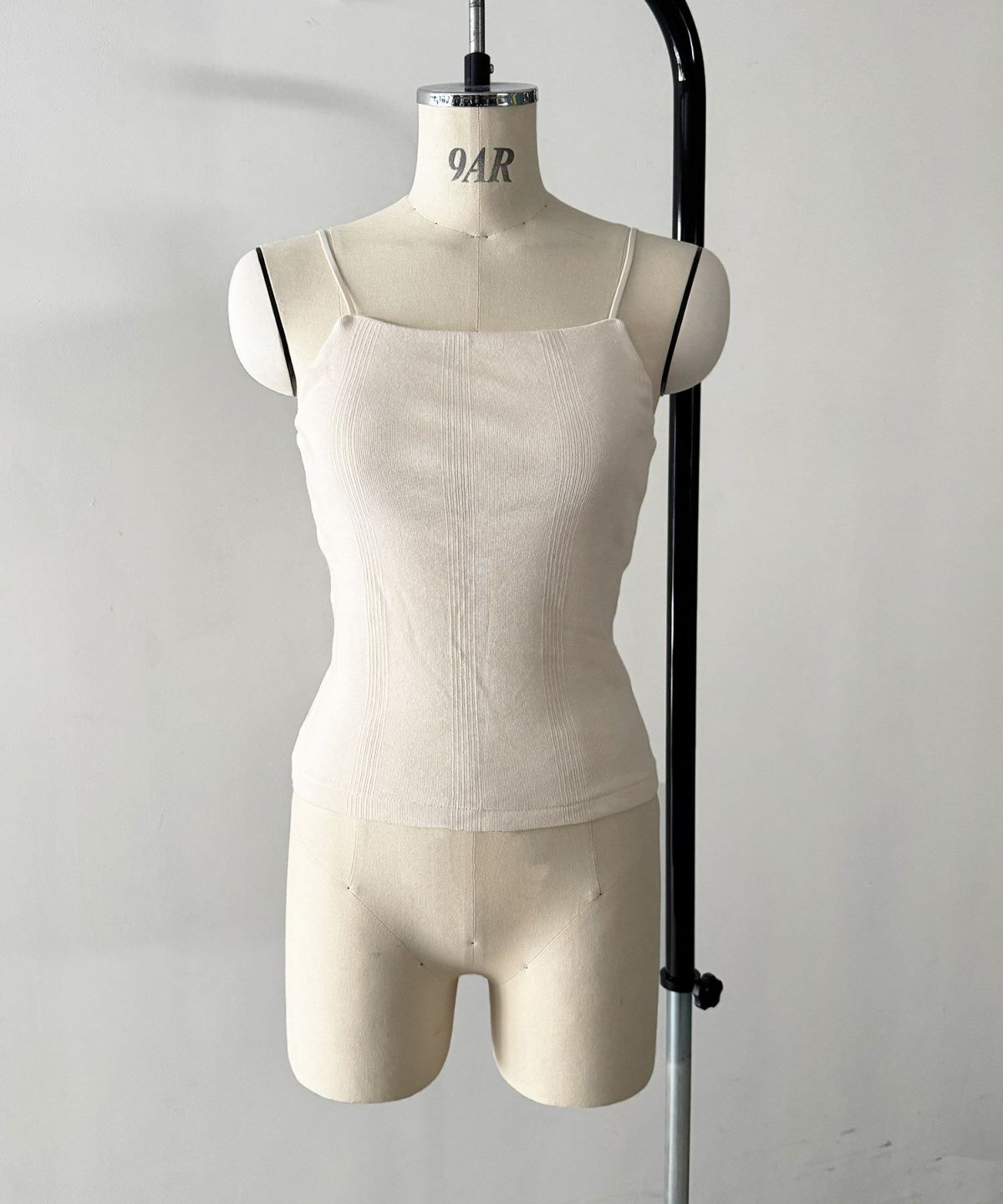 トルソーサイズ：B81 W61 H88　アイボリー