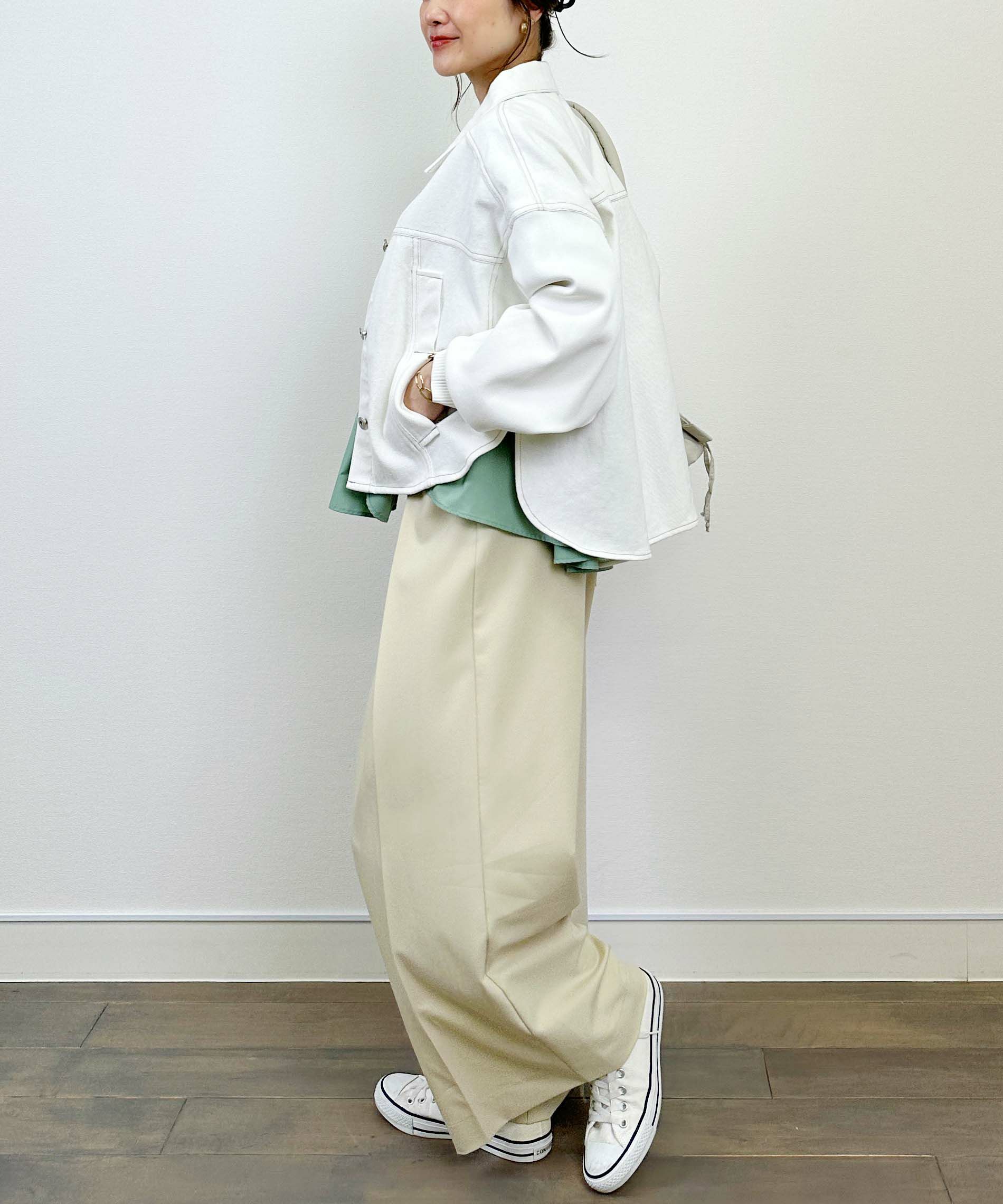 model：H164　着用サイズ：M　オフホワイト