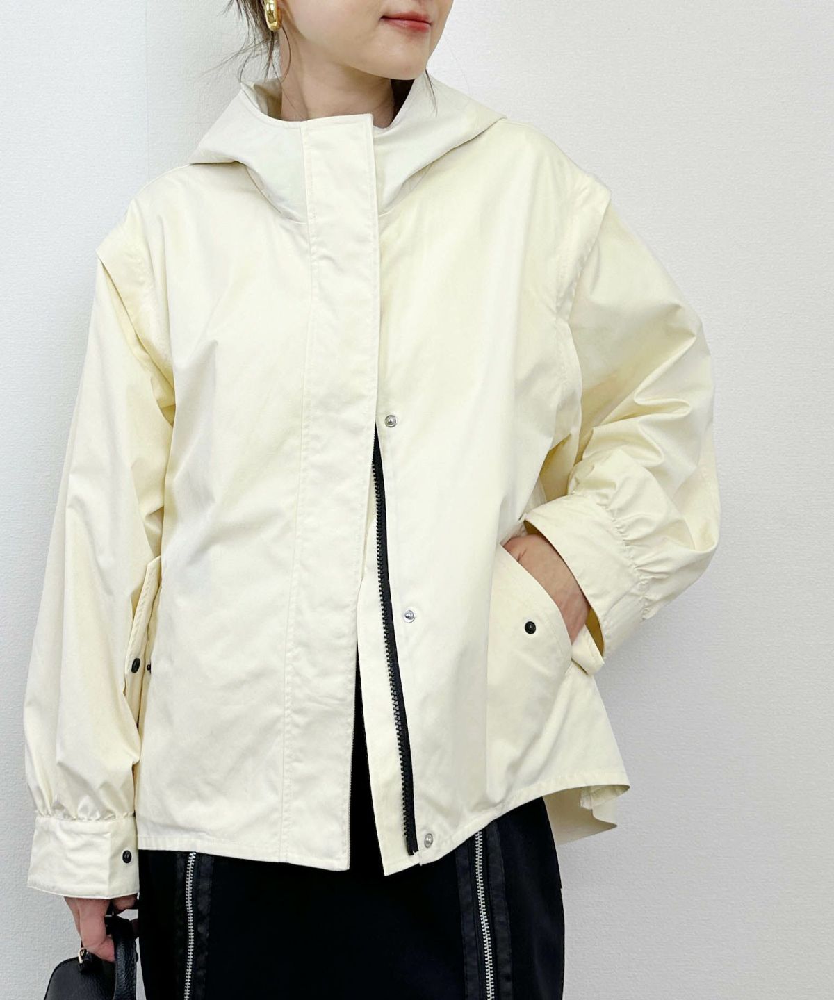 model：H164　着用サイズ：M　オフホワイト