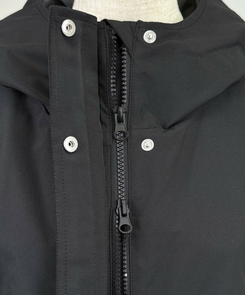 【美品】AIGLE ブラック マウンテンパーカー 　トートバッグ付き セール】 撥水 リサイクルナイロン 2wayトートバッグ ショルダー