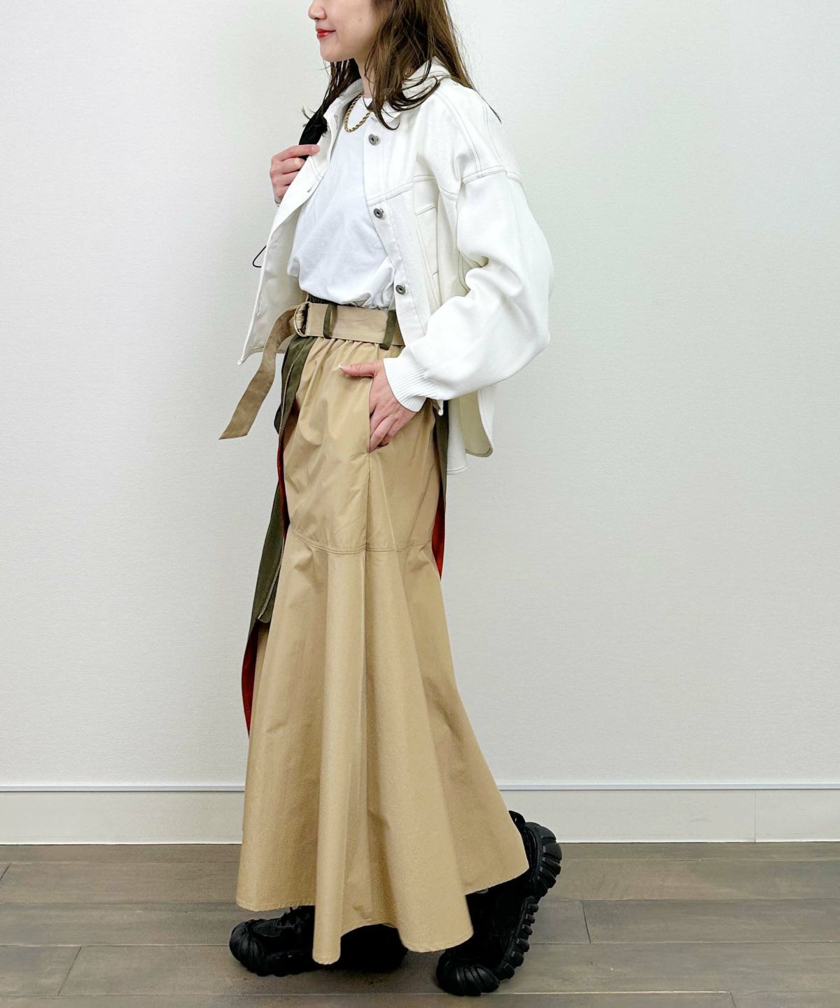 model：H164　着用サイズ：M　ベージュ