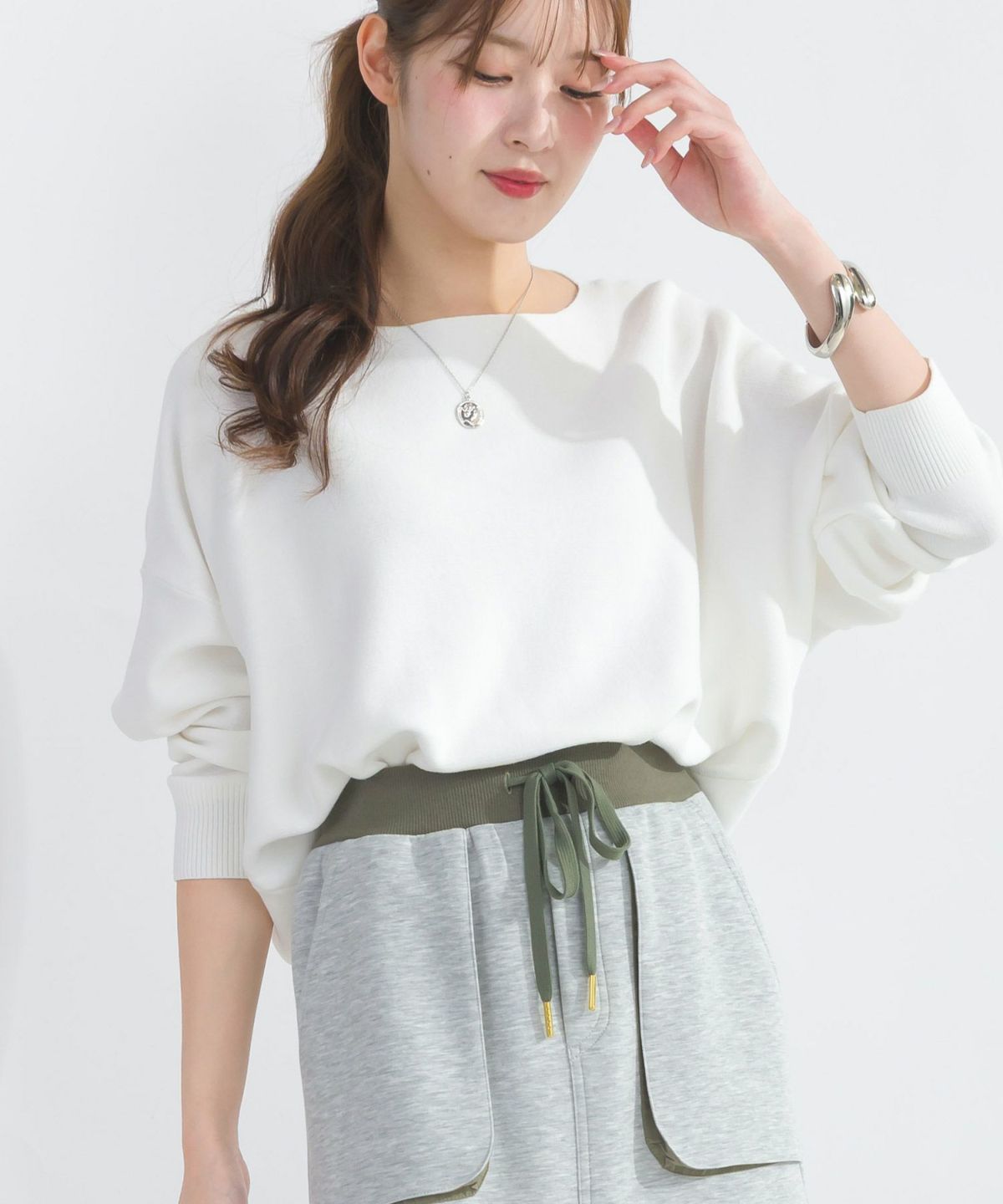 model：H165　着用サイズ：M　オフホワイト