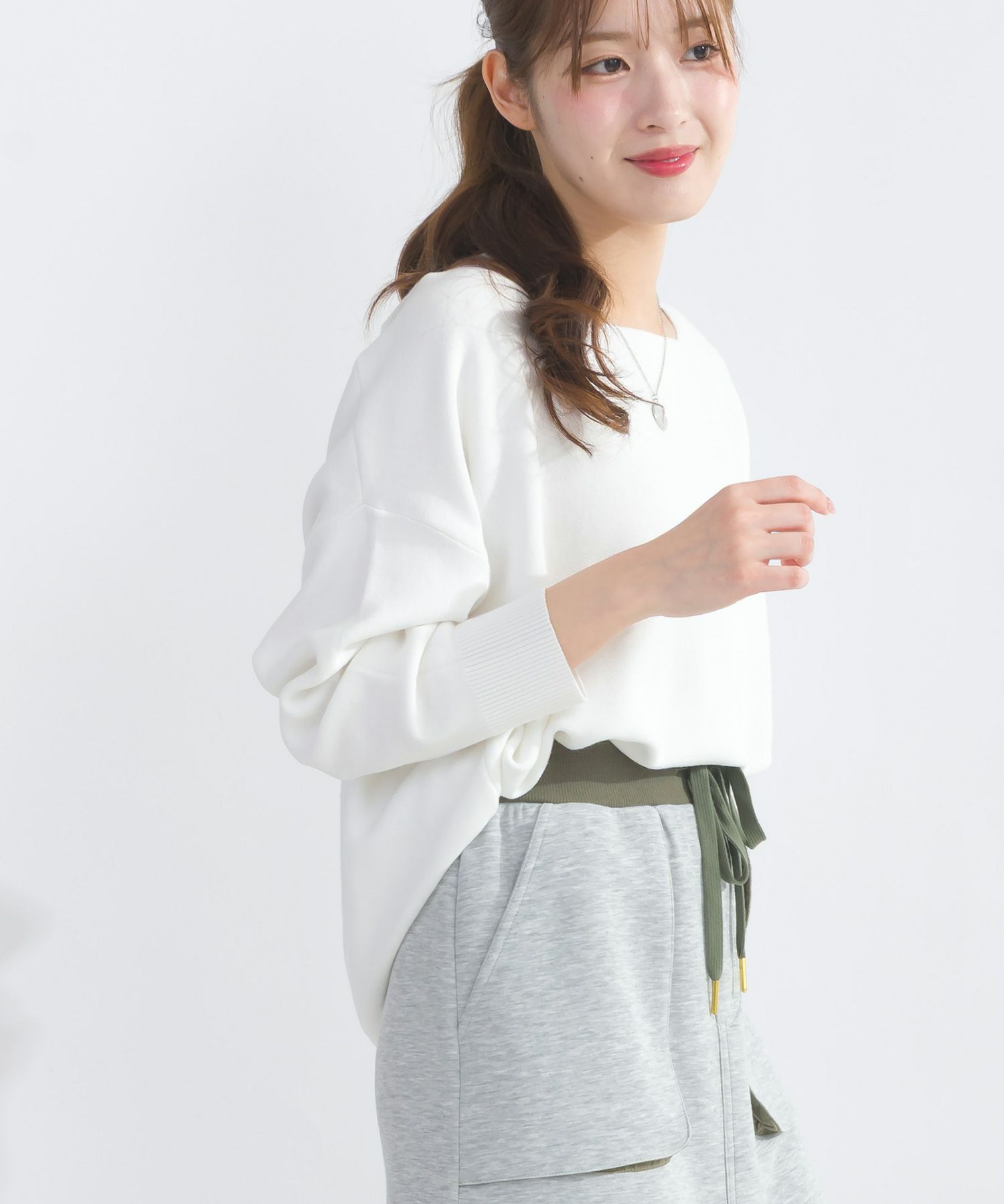model：H165　着用サイズ：M　オフホワイト