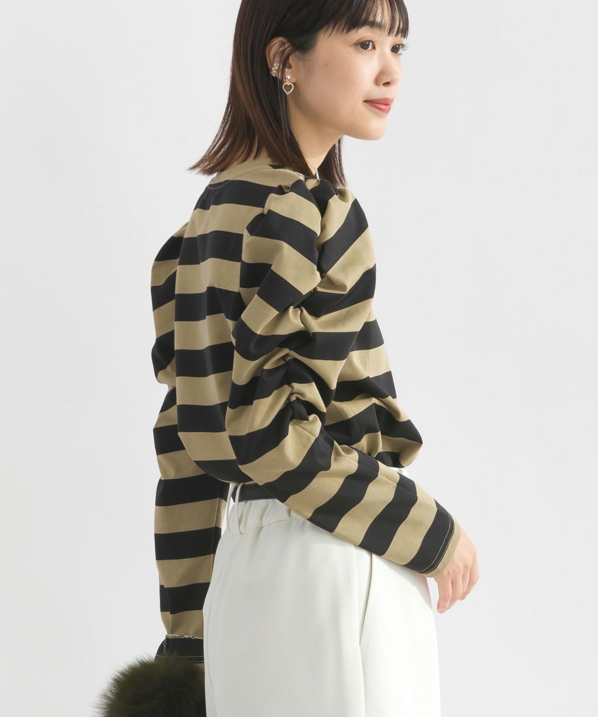 model：H162　着用サイズ：M　モカ