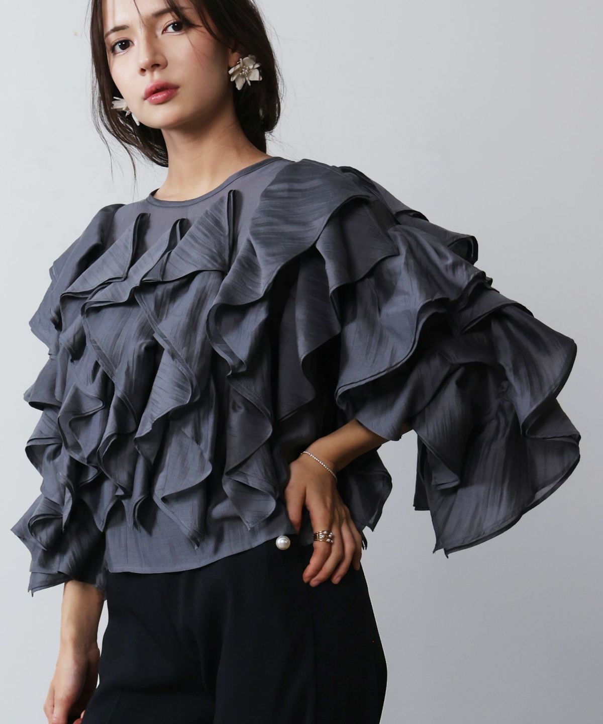 model：H160　着用サイズ：M　チャコールグレー