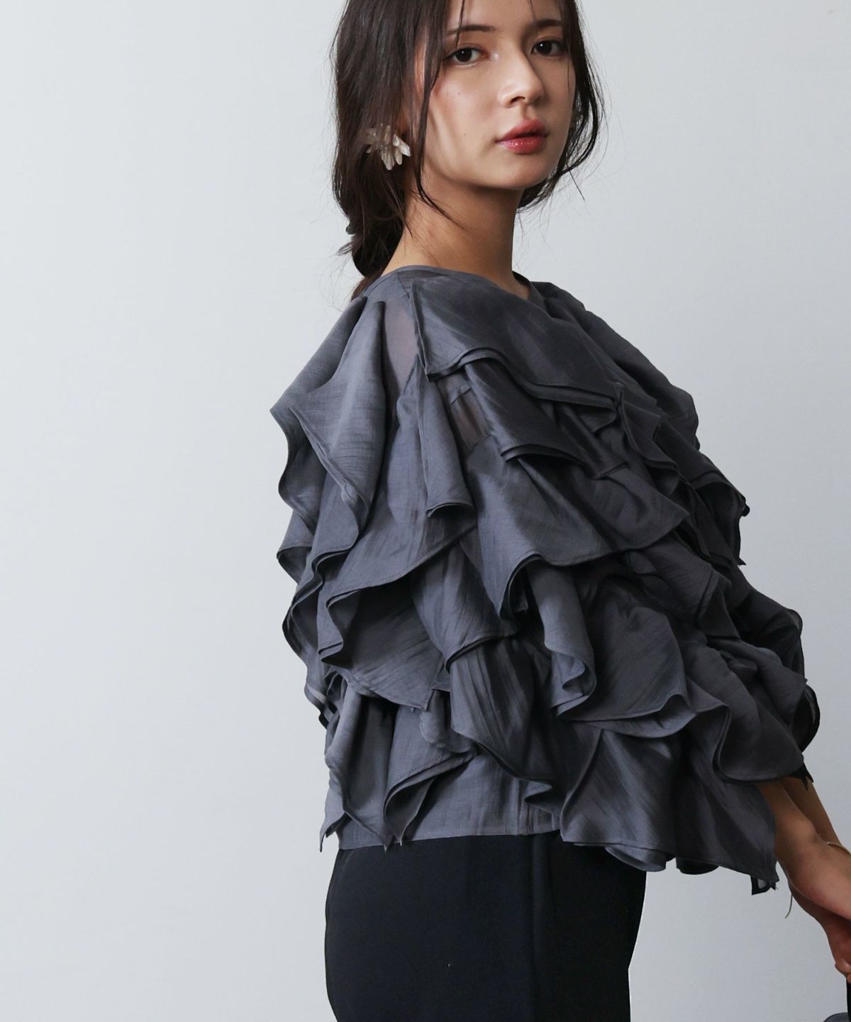 model：H160　着用サイズ：M　チャコールグレー