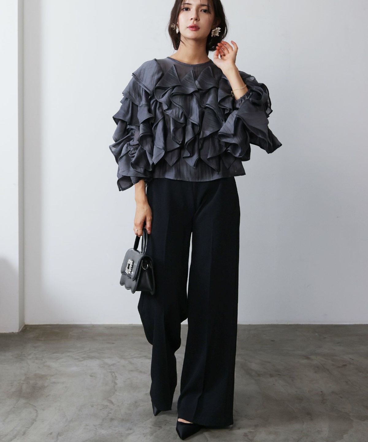 model：H160　着用サイズ：M　チャコールグレー