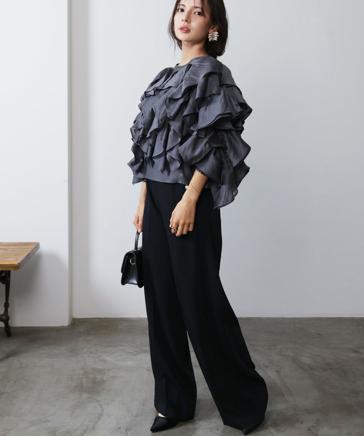 model：H160　着用サイズ：M　チャコールグレー