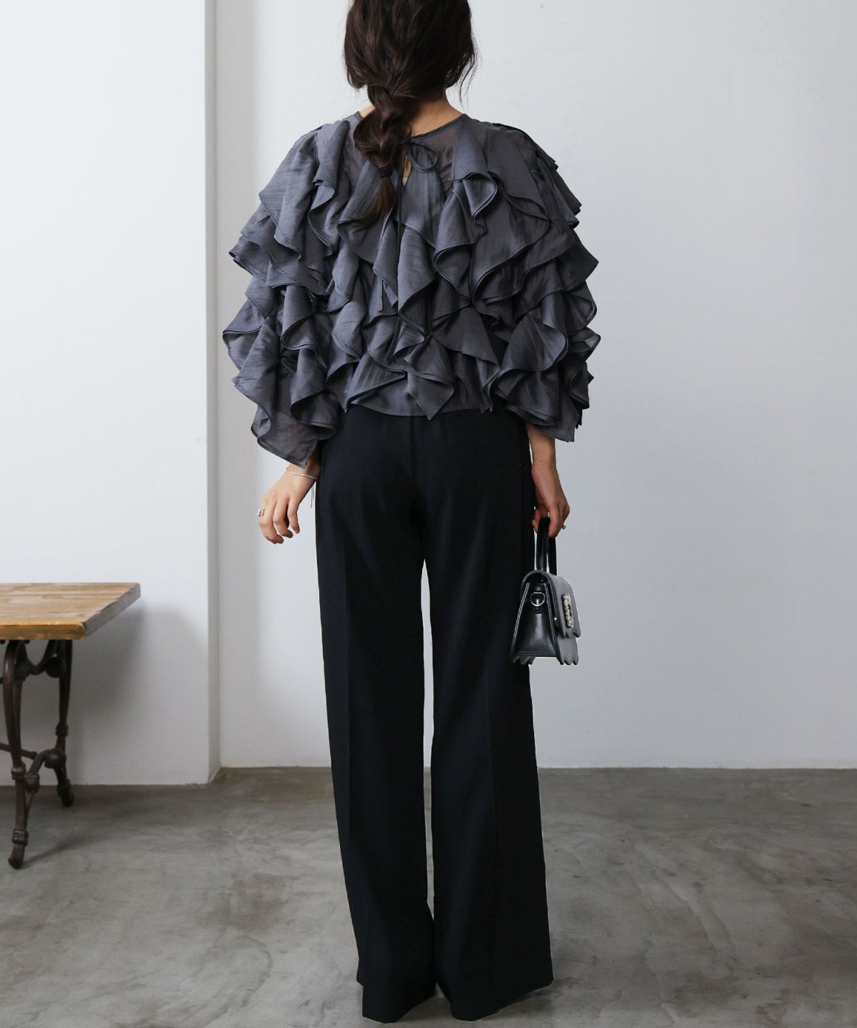 model：H160　着用サイズ：M　チャコールグレー