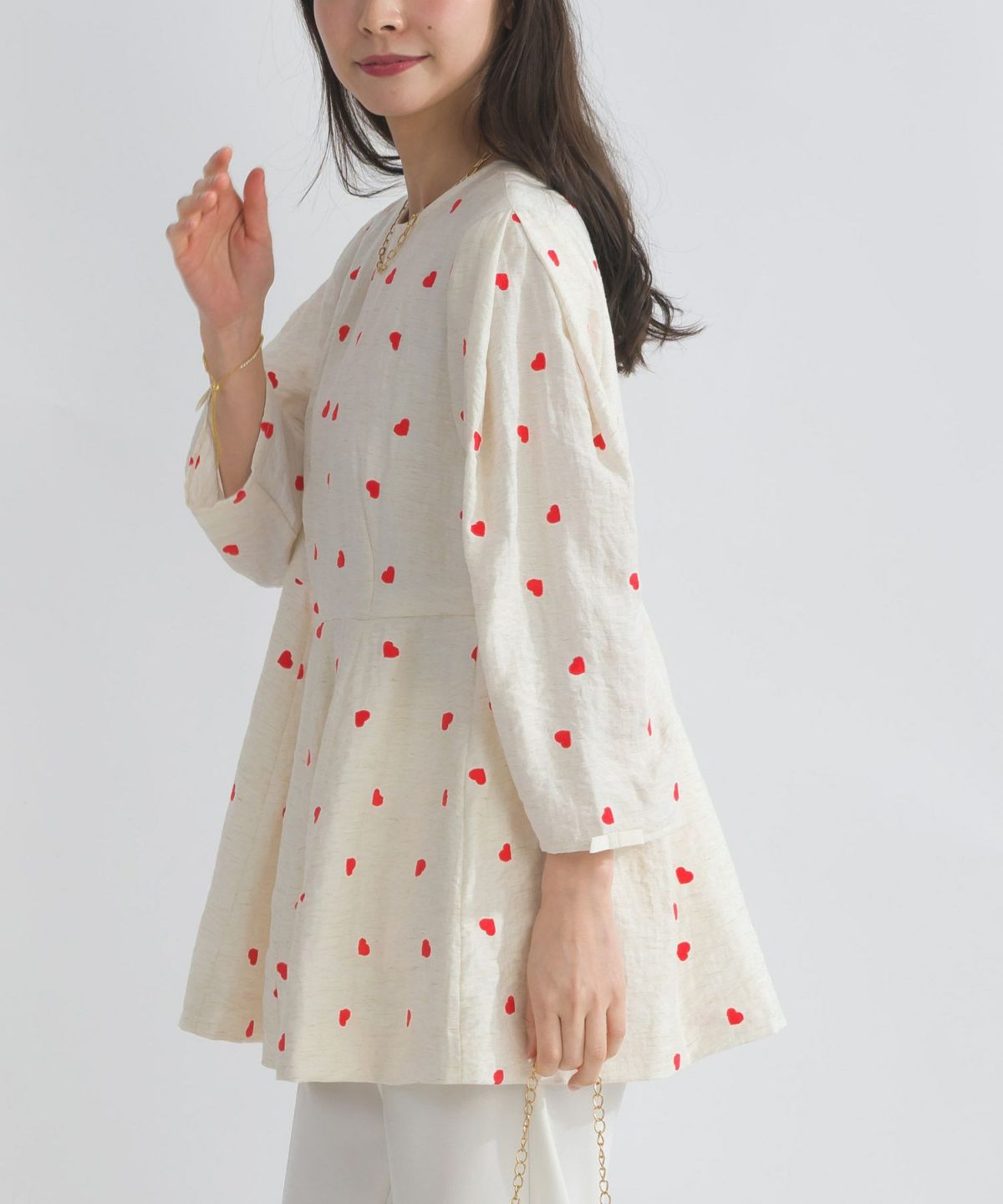 model：H153　着用サイズ：M　アイボリー