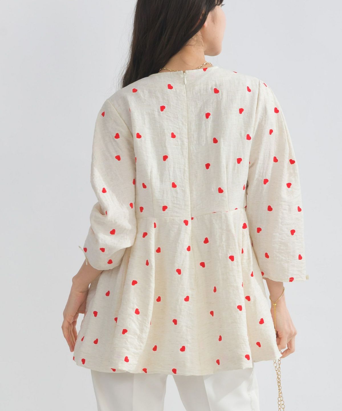 model：H153　着用サイズ：M　アイボリー