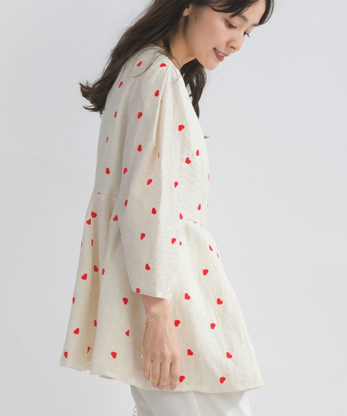 model：H153　着用サイズ：M　アイボリー