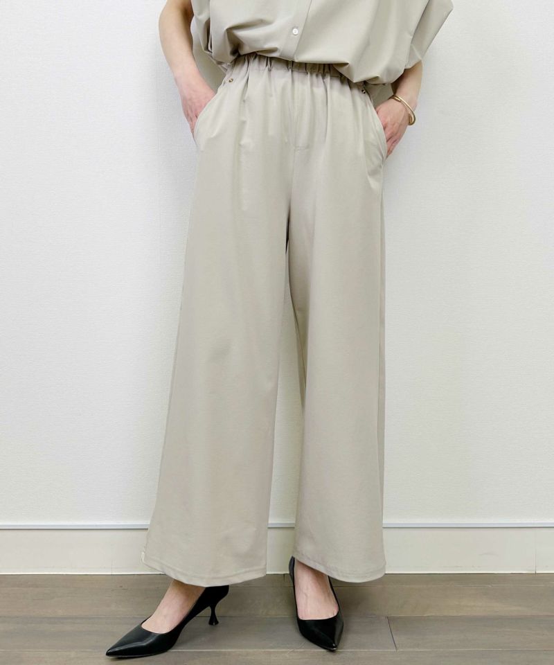 model：H164　着用サイズ：M　グレイッシュベージュ（セットアップで）