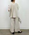 model：H164　着用サイズ：M　グレイッシュベージュ（セットアップで）