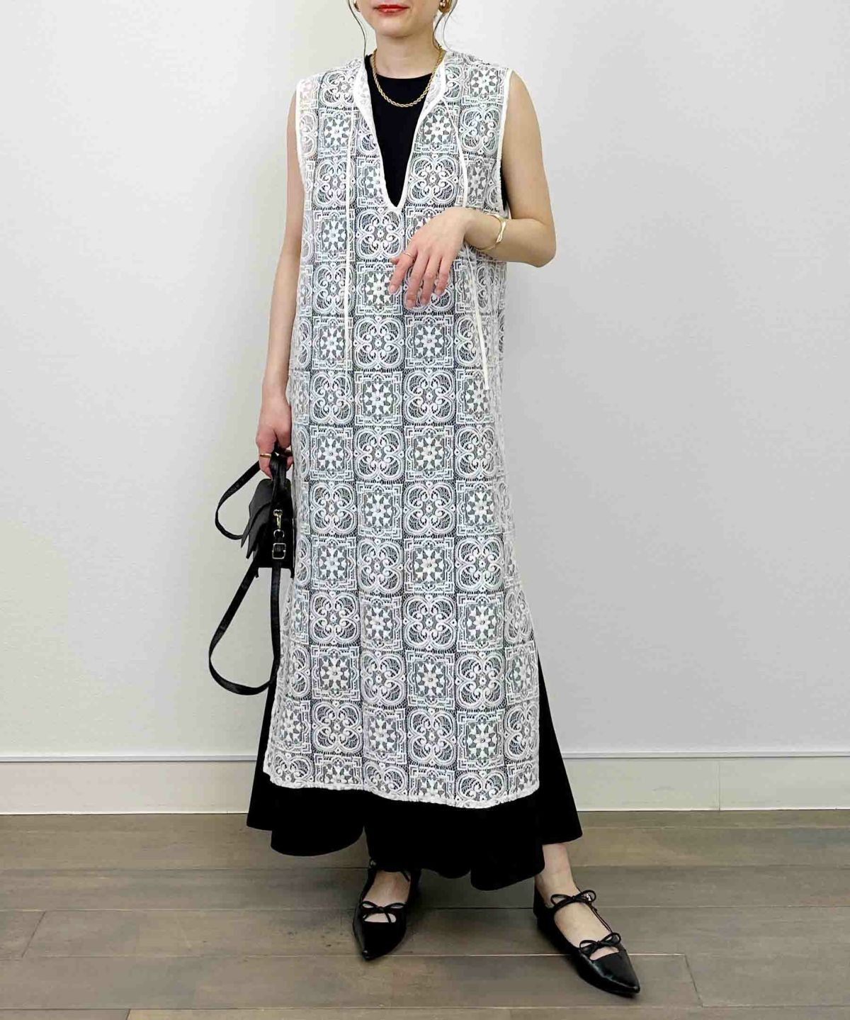 model：H164　着用サイズ：M　オフホワイト