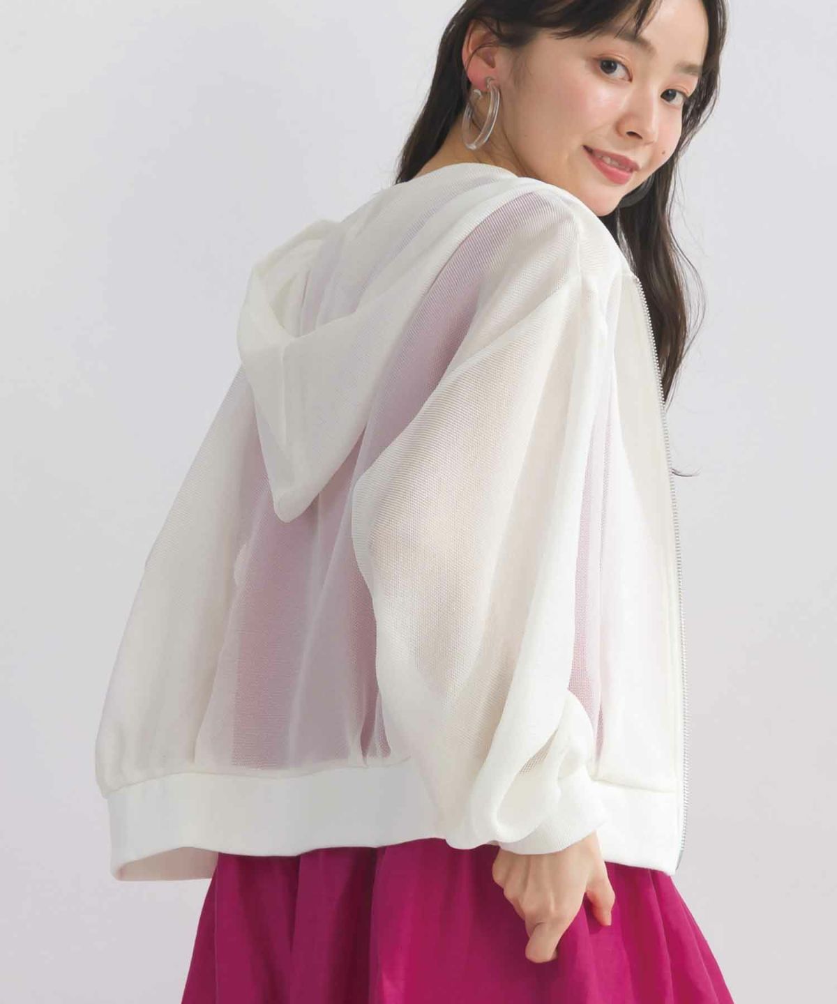 model：H153　着用サイズ：M オフホワイト