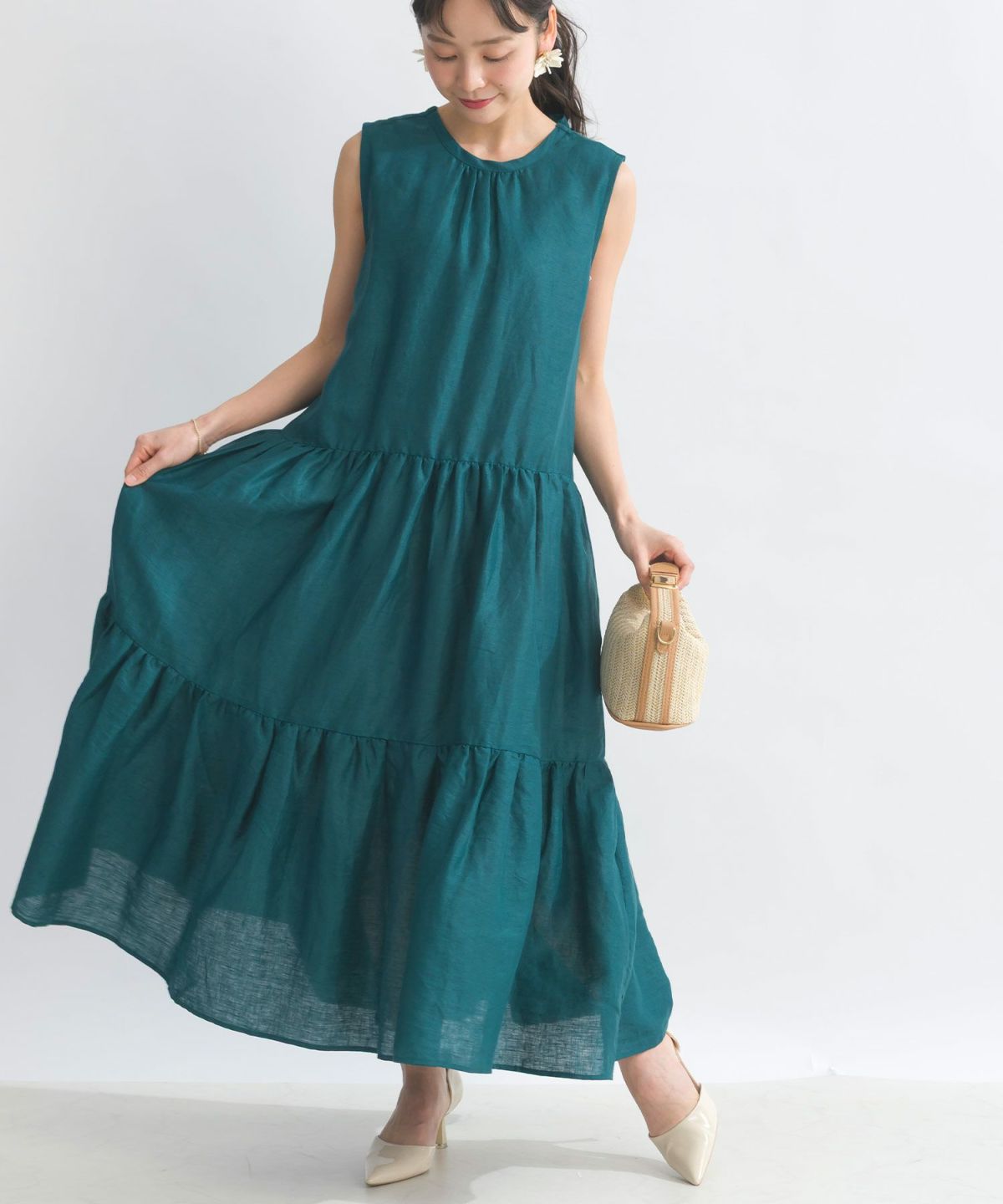 model：H153　着用サイズ：M　エメラルド