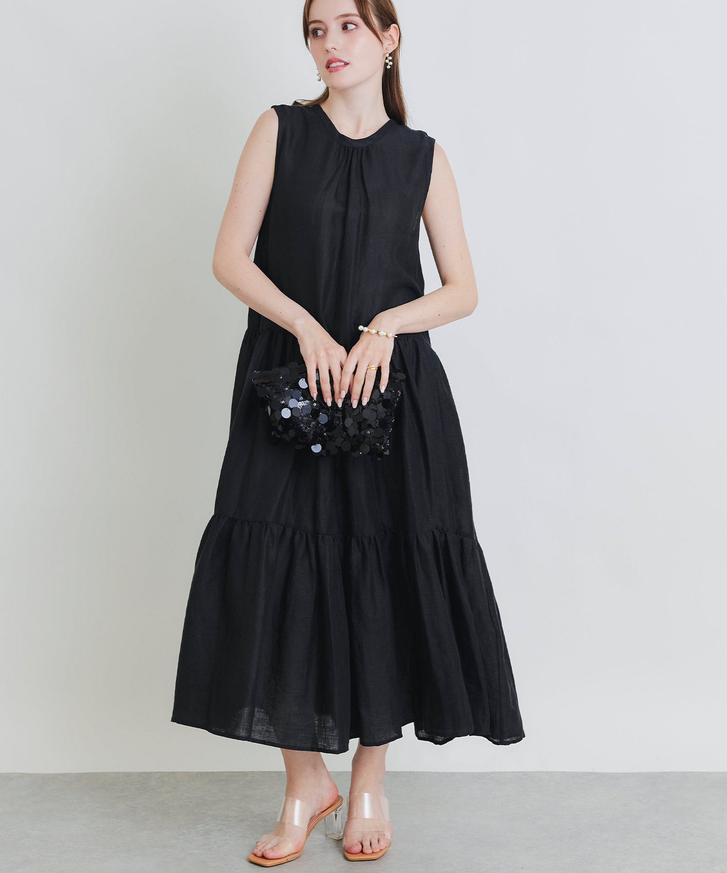 model：H153　着用サイズ：M　エメラルド