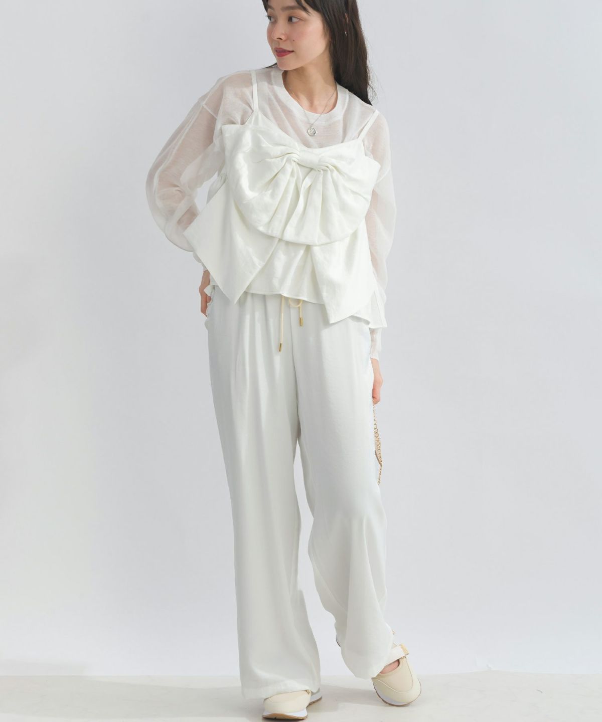 model：H153　着用サイズ：M　オフホワイト（セットアップで）