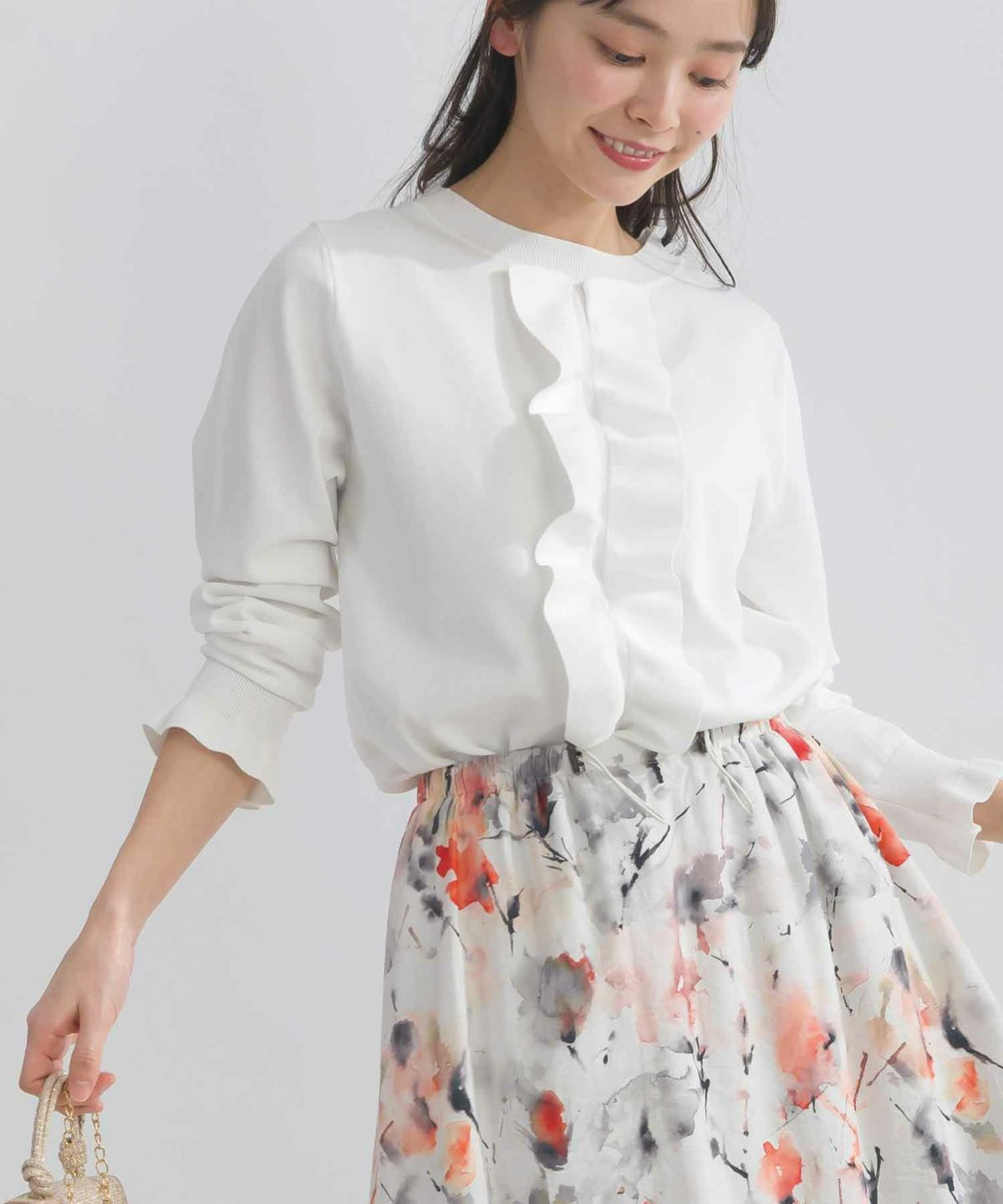 model：H153　着用サイズ：M　オフホワイト（無地）