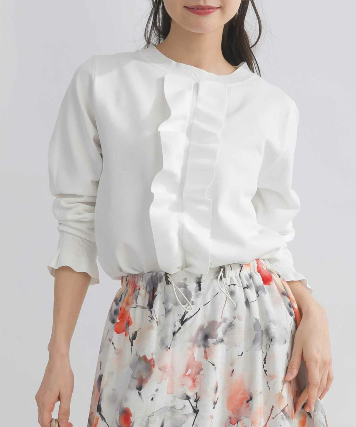 model：H153　着用サイズ：M　オフホワイト（無地）