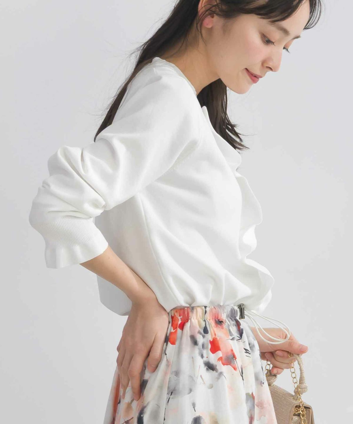 model：H153　着用サイズ：M　オフホワイト（無地）